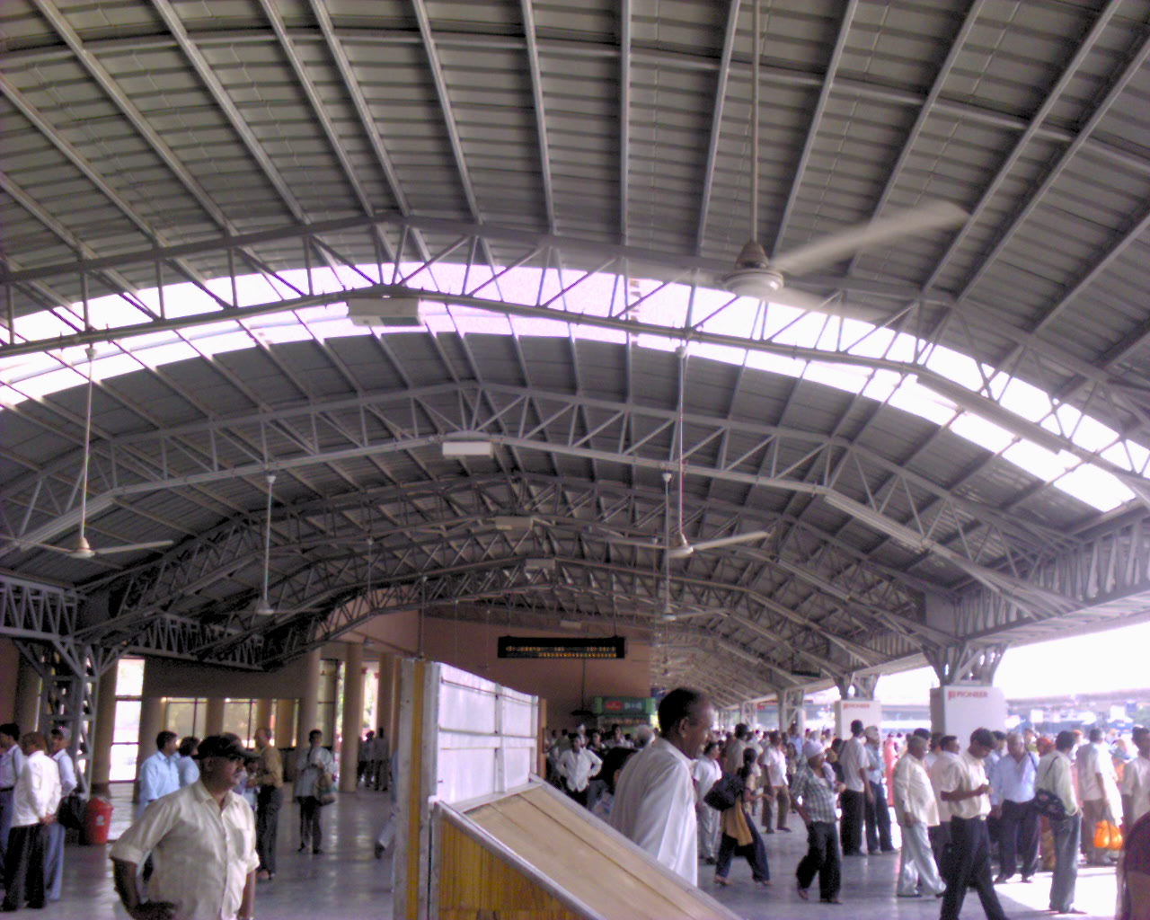 Busy Delhi Cantt station.